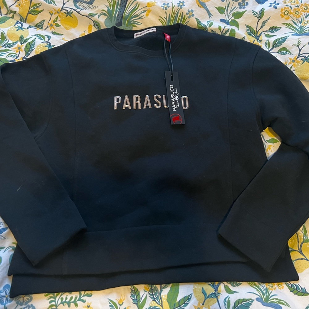 Parasuco crew neck, never worn and still has the tag on. Excellent condition!